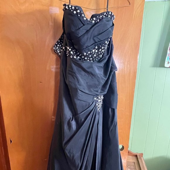 Dresses & Skirts - Plus Size Prom Dress